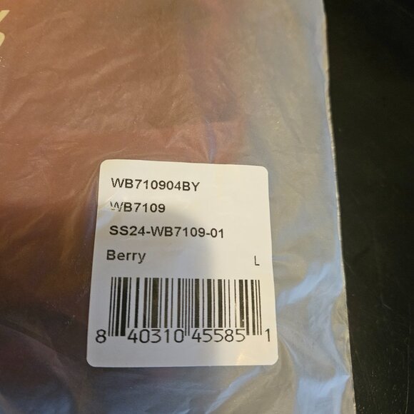 NWT Tracksmith Run bra in Berry maroon burgandy size Large - Picture 3 of 3